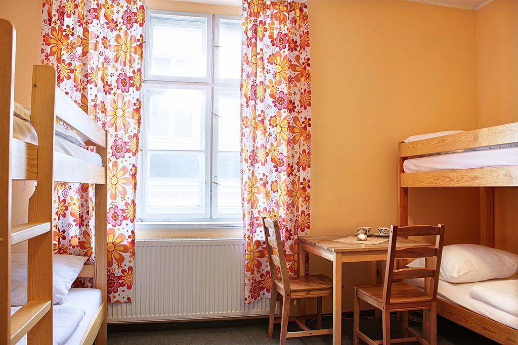 Frolic Goats Hostel Poznań Esterno foto