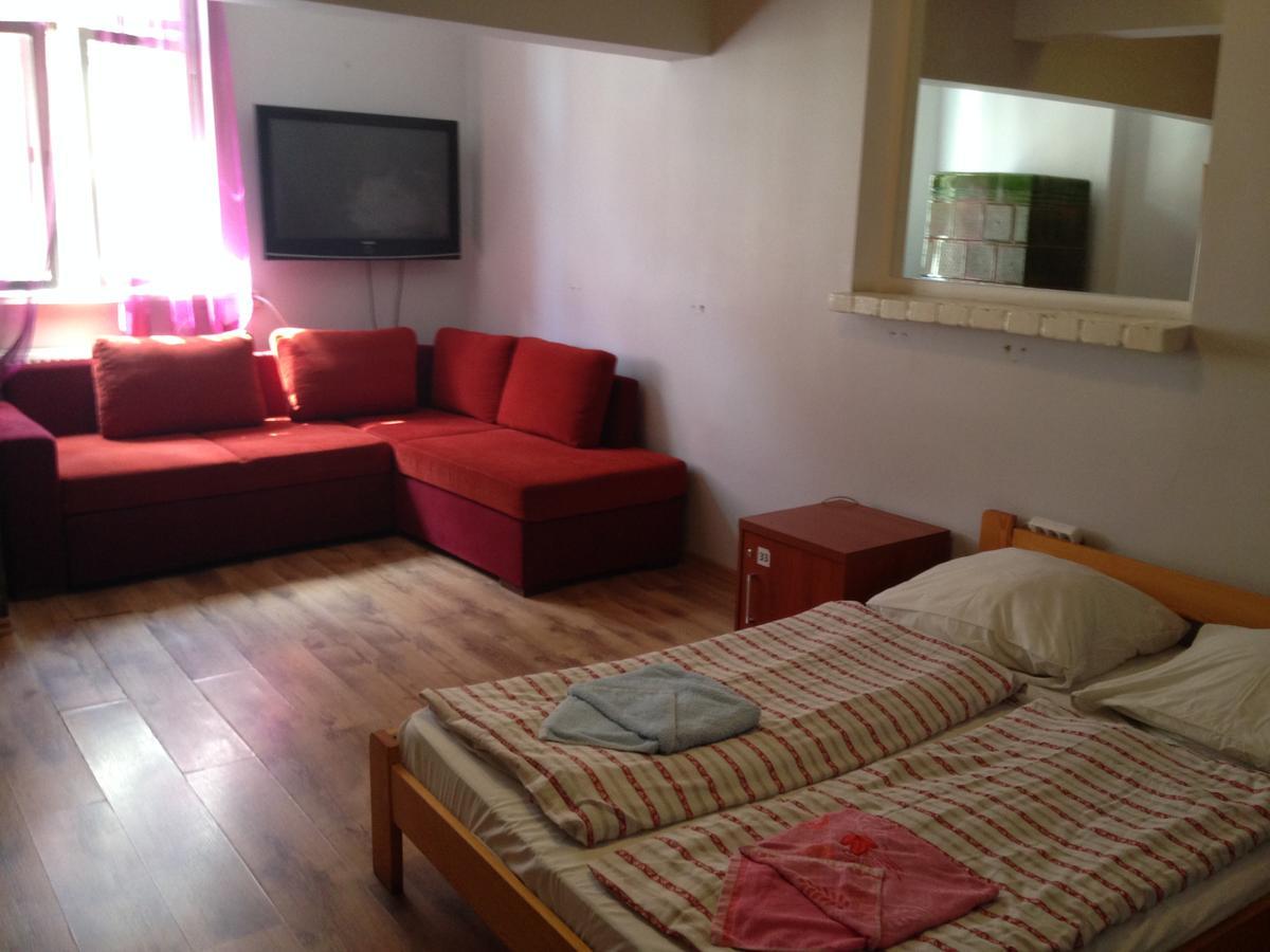 Frolic Goats Hostel Poznań Esterno foto