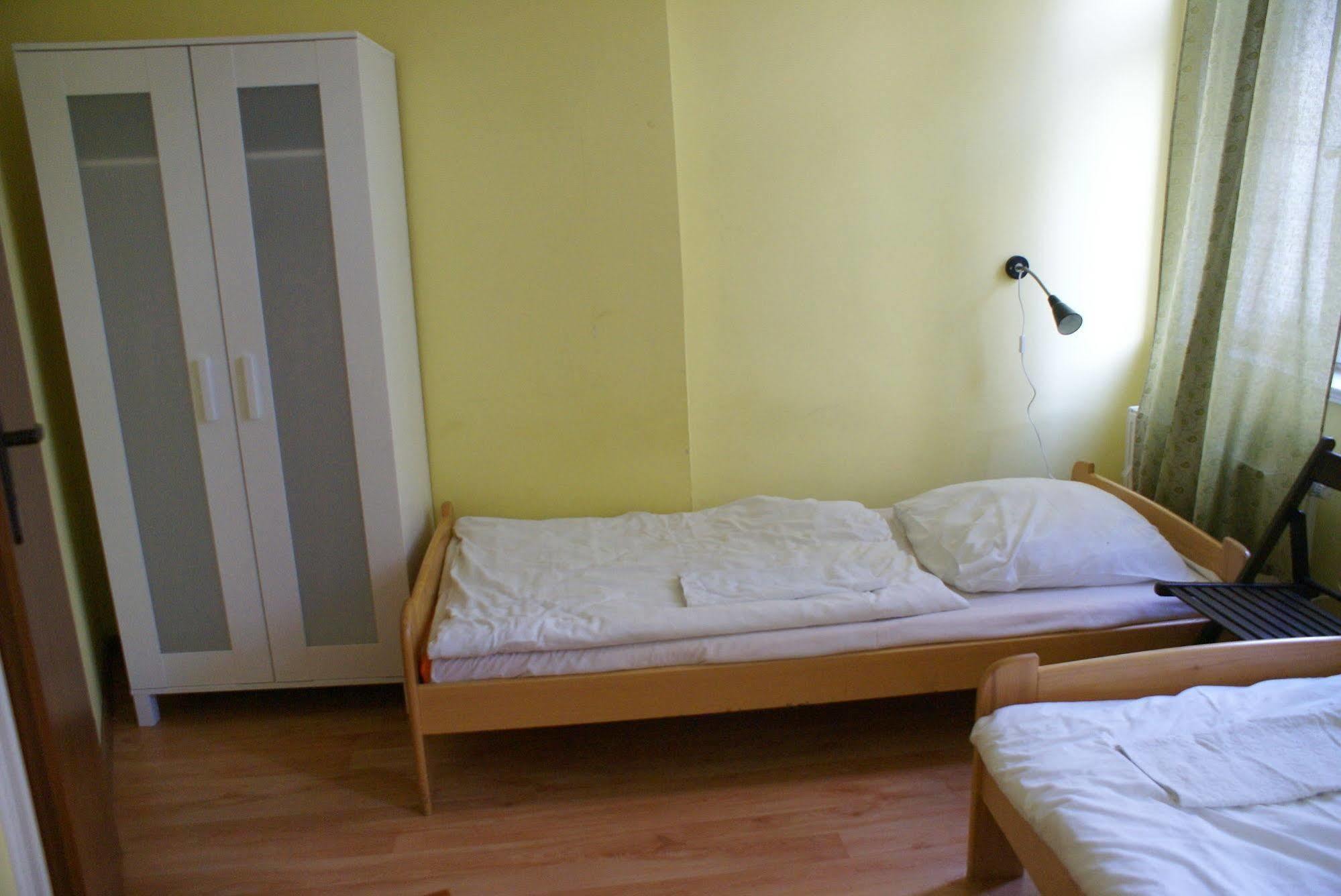 Frolic Goats Hostel Poznań Esterno foto