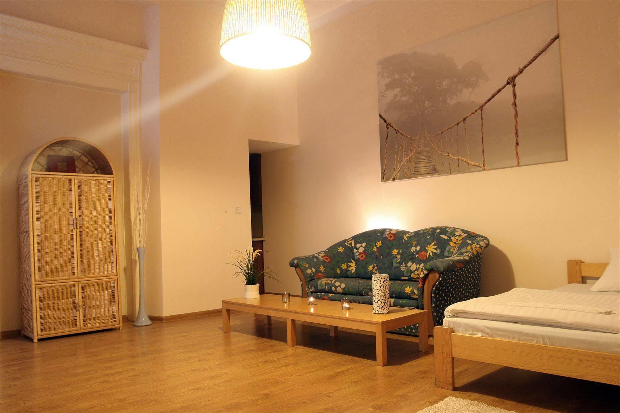 Frolic Goats Hostel Poznań Esterno foto