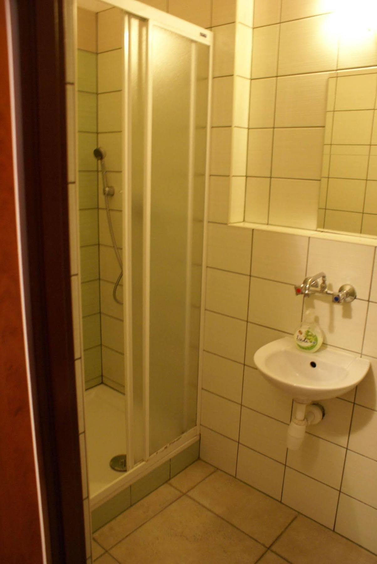 Frolic Goats Hostel Poznań Esterno foto
