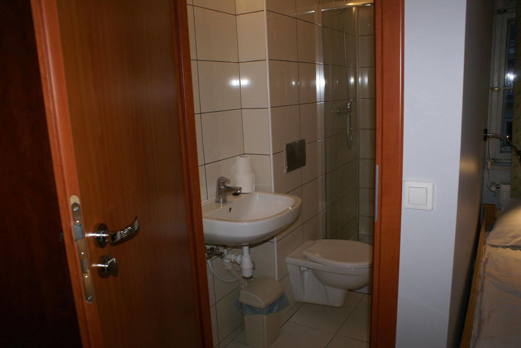 Frolic Goats Hostel Poznań Esterno foto