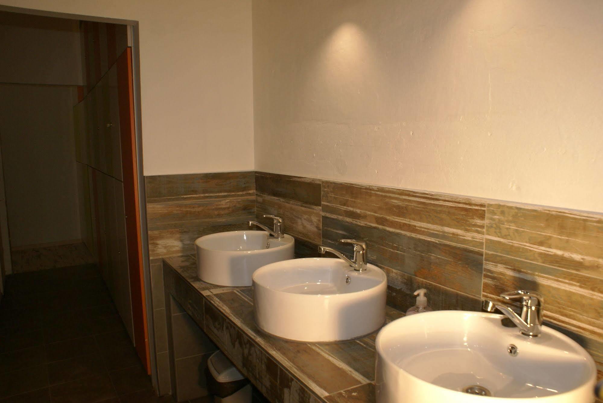 Frolic Goats Hostel Poznań Esterno foto