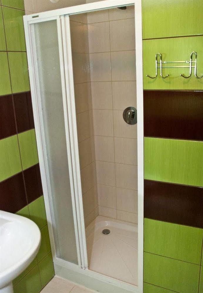 Frolic Goats Hostel Poznań Esterno foto