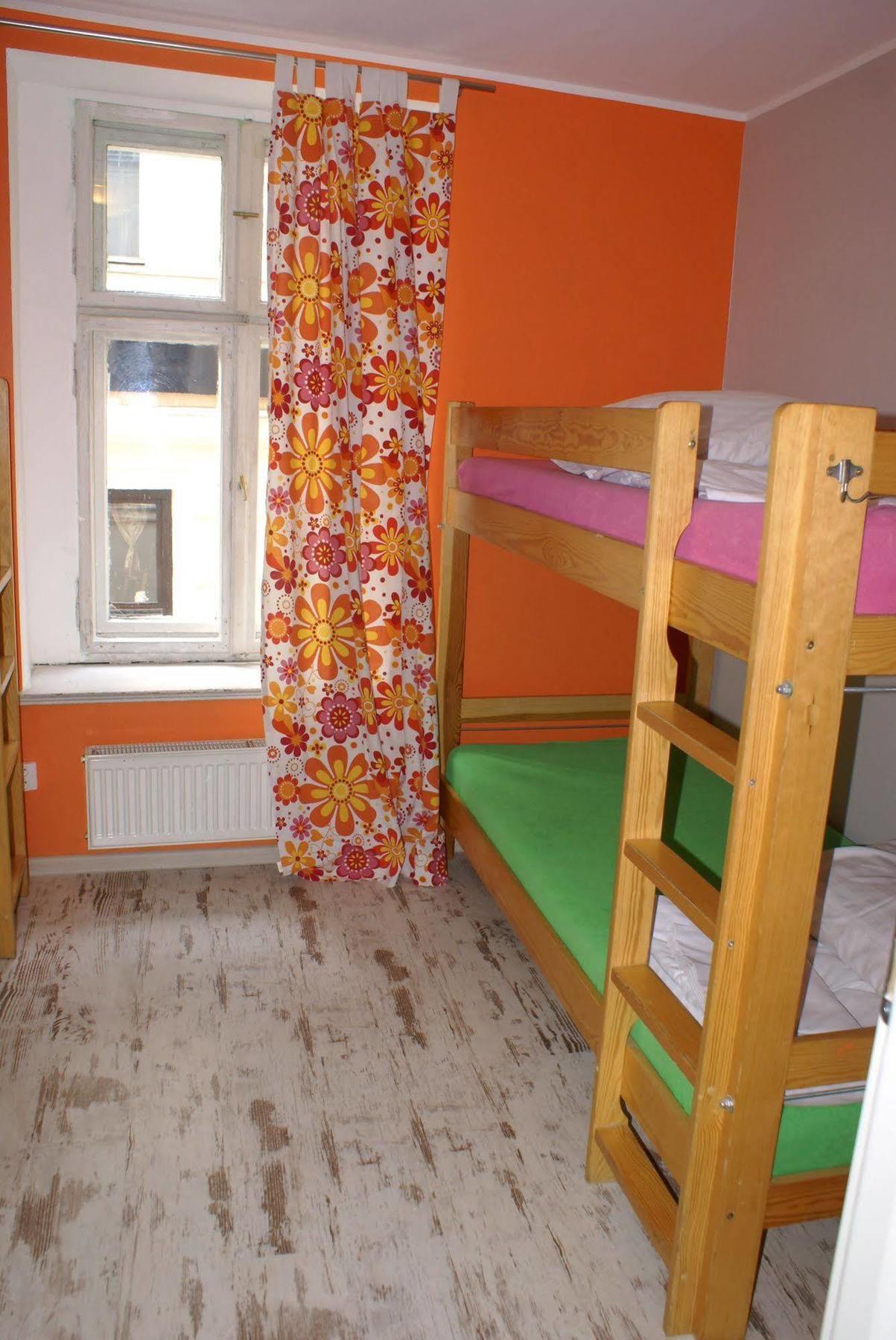 Frolic Goats Hostel Poznań Esterno foto