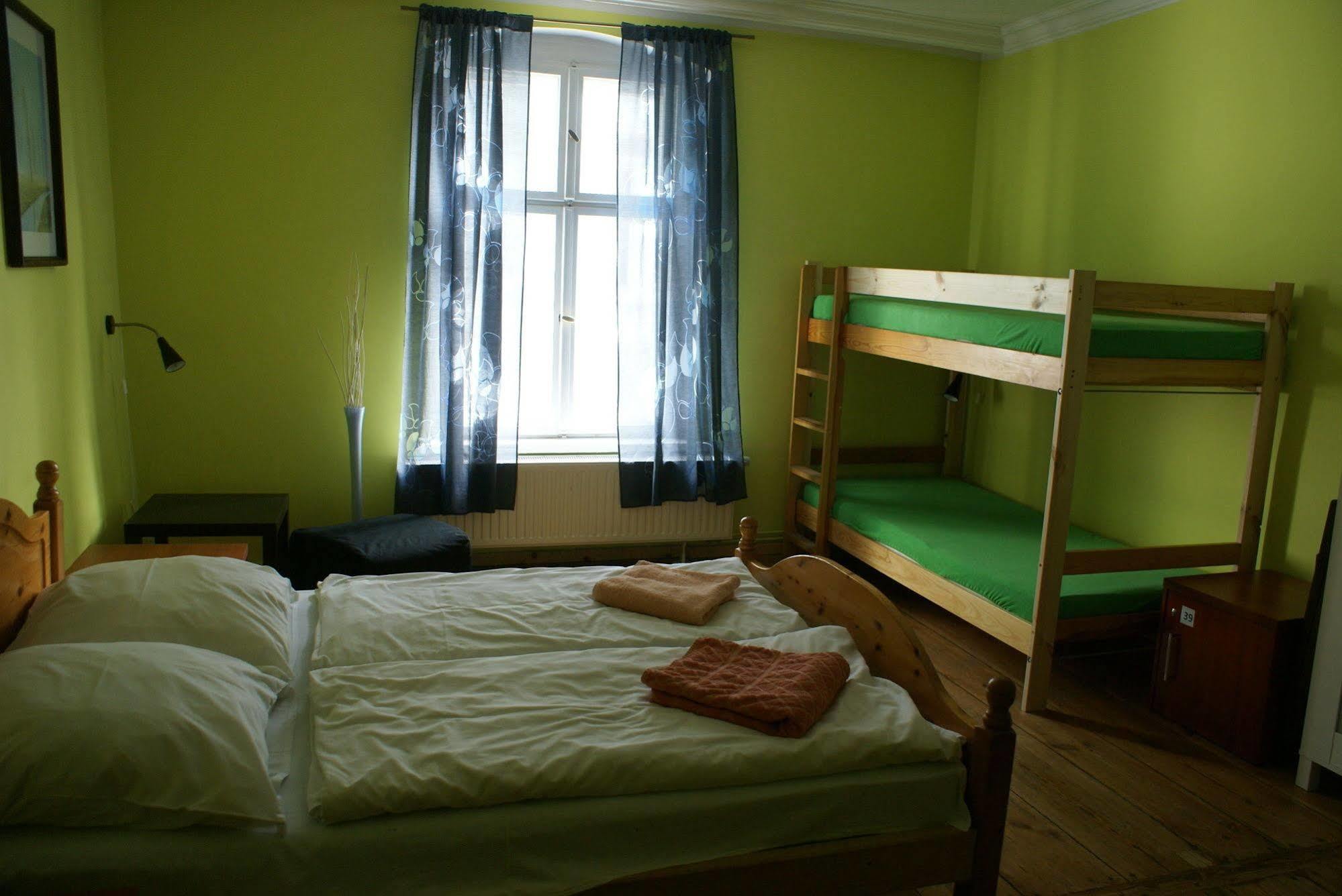 Frolic Goats Hostel Poznań Esterno foto